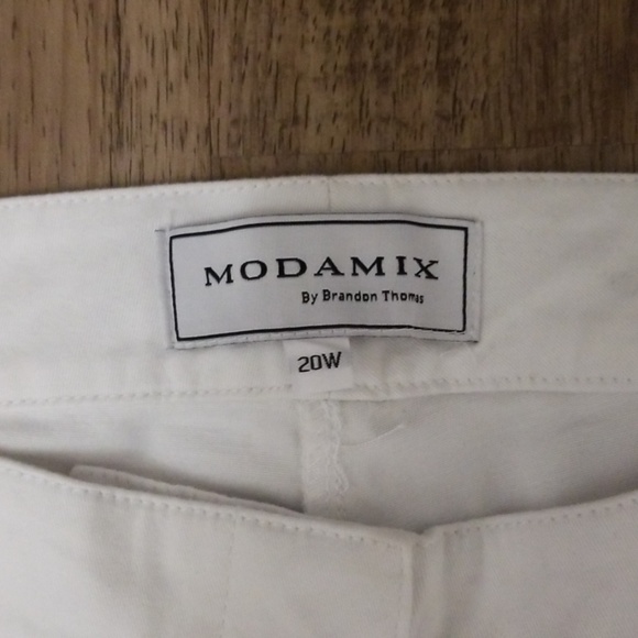 Modamix White Zip Pocket Bermuda Shorts Plus Size - Picture 3 of 5